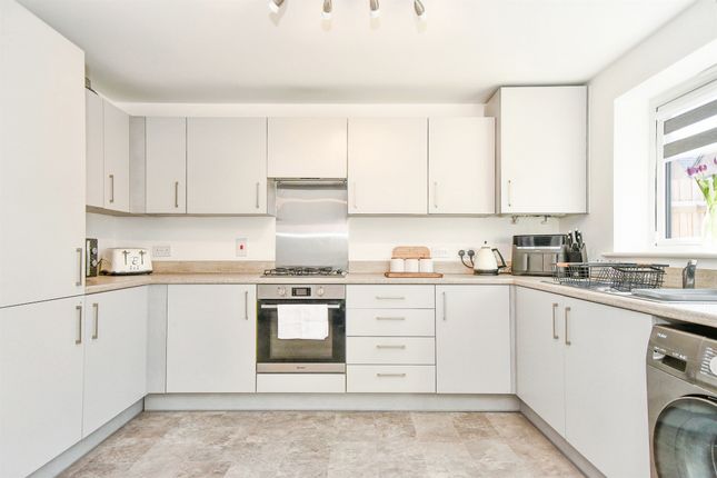 15, Dockham, Swindon photo 2