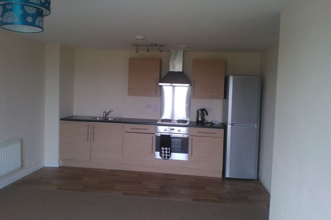 2-bed flat on lower hall street, st helens, £750/mo