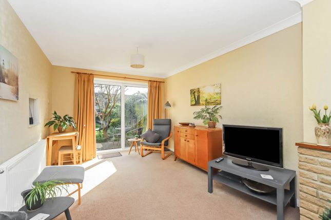27, Mortimer Hill, Tring photo 3