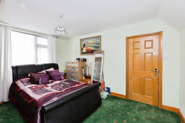 12, Eastbury Square, Barking photo 3