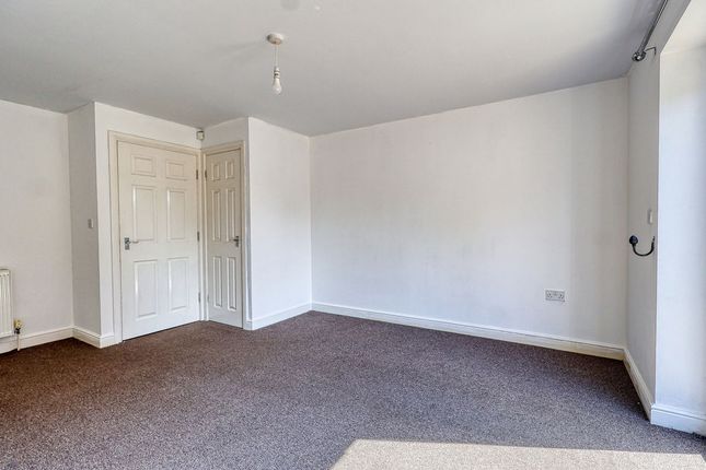 2, Ashby Crescent, Scunthorpe photo 3