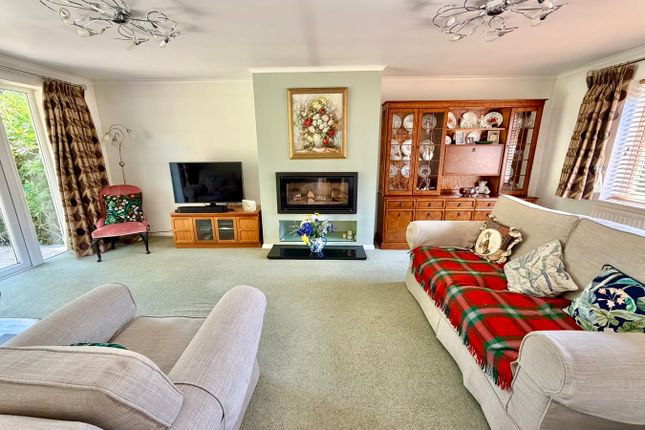 9, Ridgeway Close, LIGHTWATER photo 4