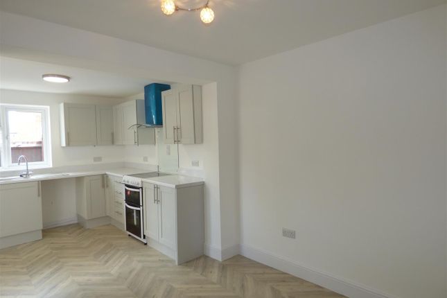 69, Lynden Avenue, Nottingham photo 5