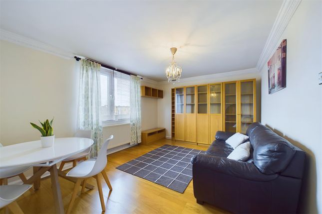 Flat to rent in Louise Road, London