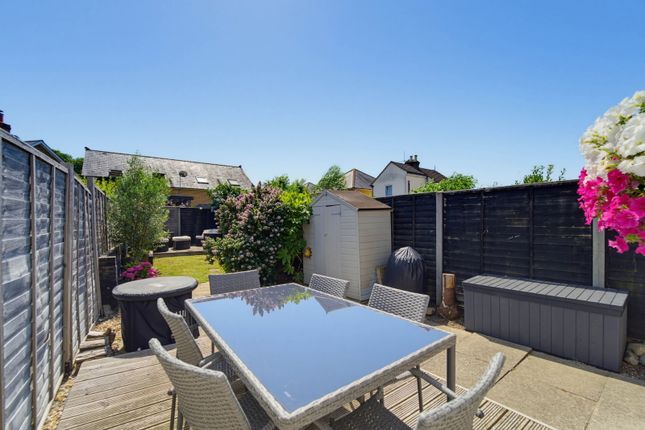 16, Victory Road, Chertsey photo 4