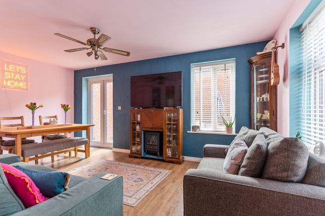 3 Anderson Grove, Newport photo 2