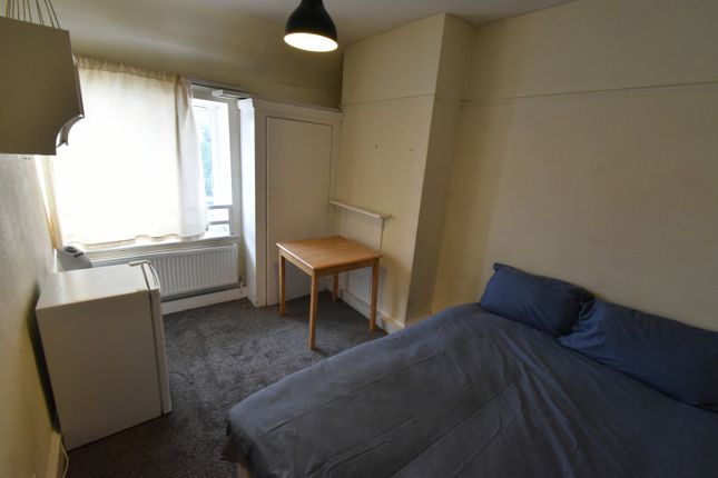 Thumbnail Flat to rent in Forty Avenue