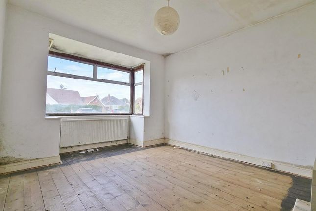 16, Halstead Road, Kirby Cross photo 4