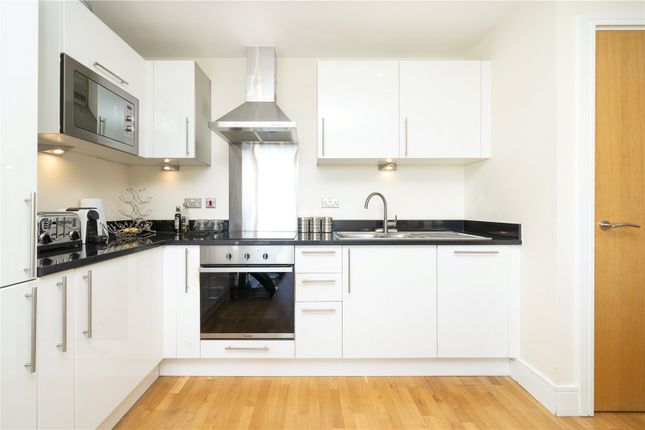 Flat for sale in Cobalt Point, 38 Millharbour, London