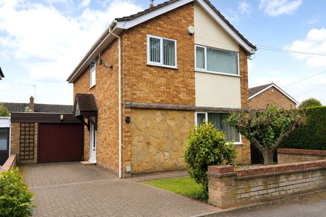 4-bed house on 10 Ringwood Close, Northampton, £250,000