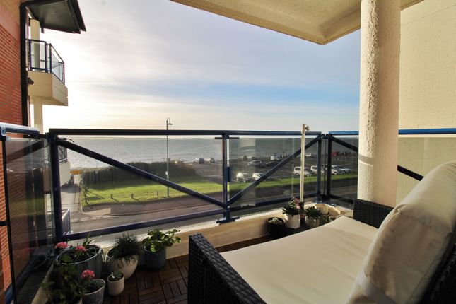 Flat 11 Island Court, 28-29, Marine Parade East, Lee-on-the-Solent photo 3
