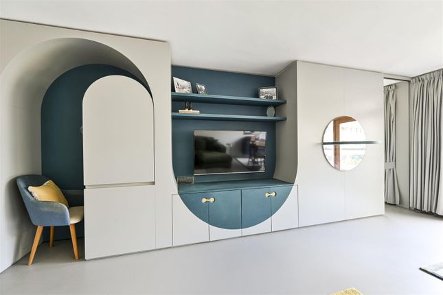 Flat 104, Mountjoy House, London photo 3