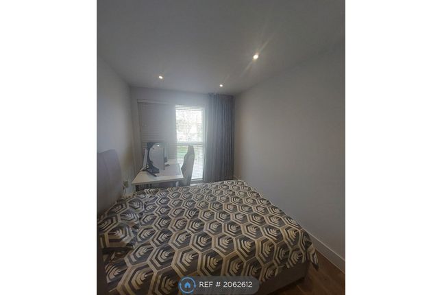 Flat to rent in Higher Drive, Purley