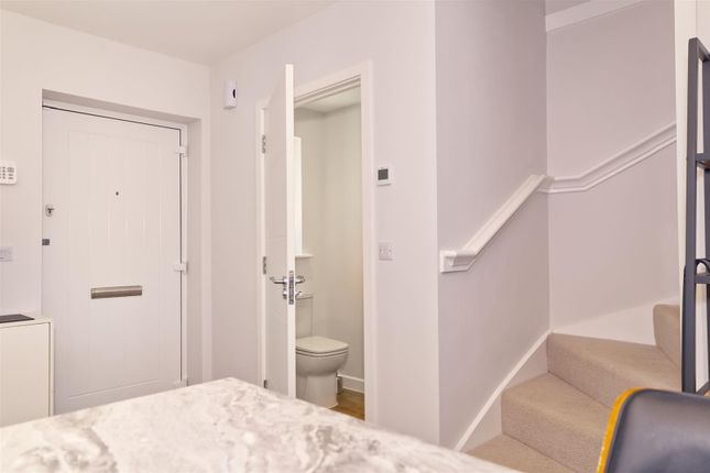 64, Bellevue Farm Road, Crawley photo 4
