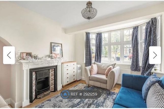 Lincoln Avenue, Twickenham photo 2
