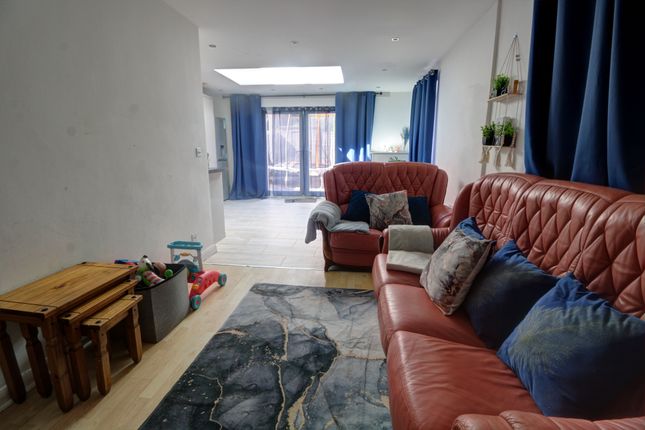4, Watersfield Close, Reading photo 2