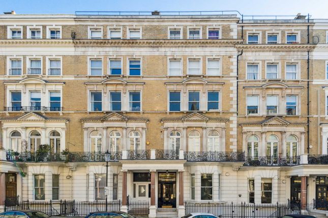Flat to rent in Fordham Court, Devere Gardens, Kensington
