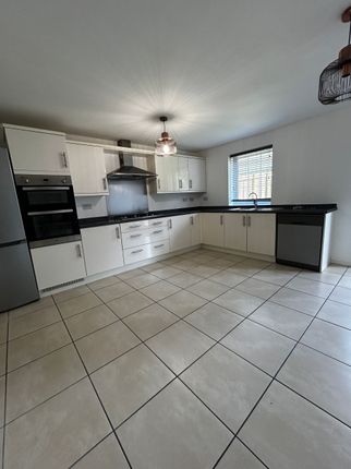 91 Healds Road, Dewsbury photo 4