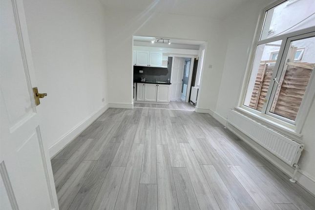 Maisonette to rent in Cecil Road, Hounslow