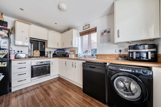 3, Chaffinch Way, Banbury photo 2