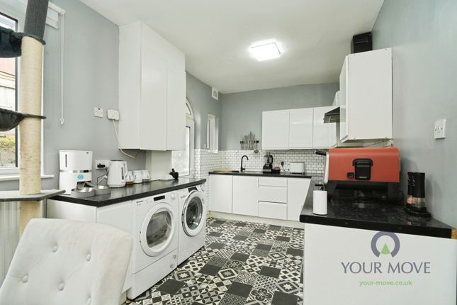 26, Oakworth Croft, Oldham photo 4