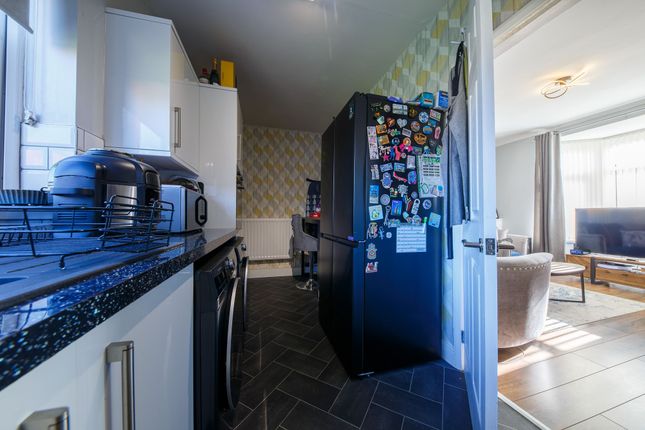 8 Collingwood Avenue, Wallsend photo 4