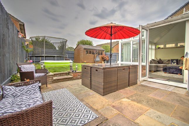 6, The Garrones, Crawley photo 3