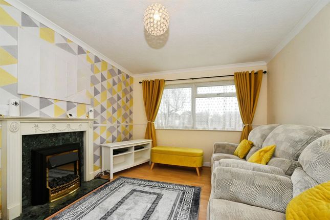 26, Kimmeridge Close, Swindon photo 4
