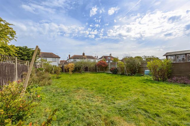 18, Berkeley Gardens, Leigh-On-Sea photo 4