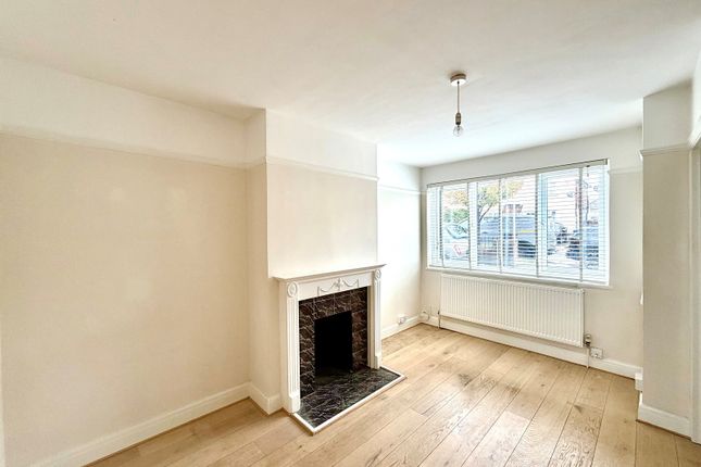 Hemsby Road, Chessington photo 2