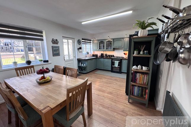 12, Sycamore Drive, Rhondda Cynon Taff photo 2