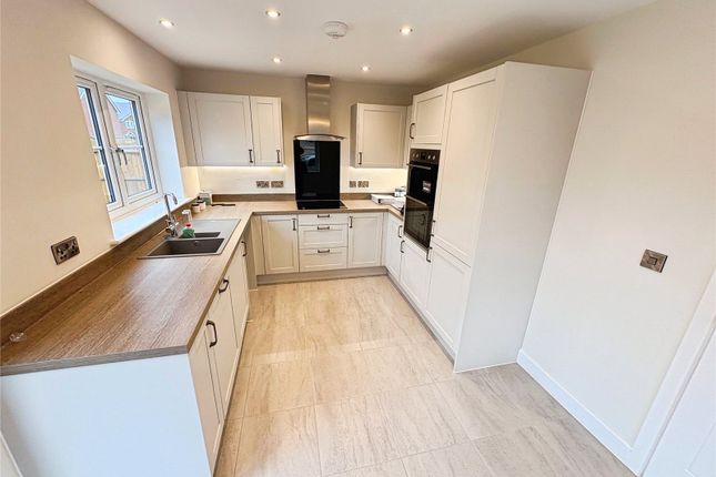 21, Oxford Drive, Wolverhampton photo 2