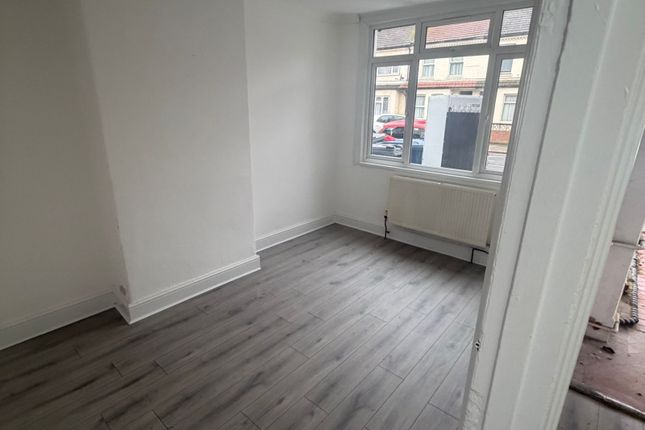 3-Bed Flat To Rent Victoria Road, Southall Ub2