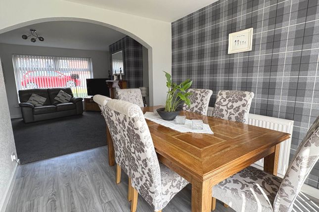 4, Alandale Drive, Oldham photo 3