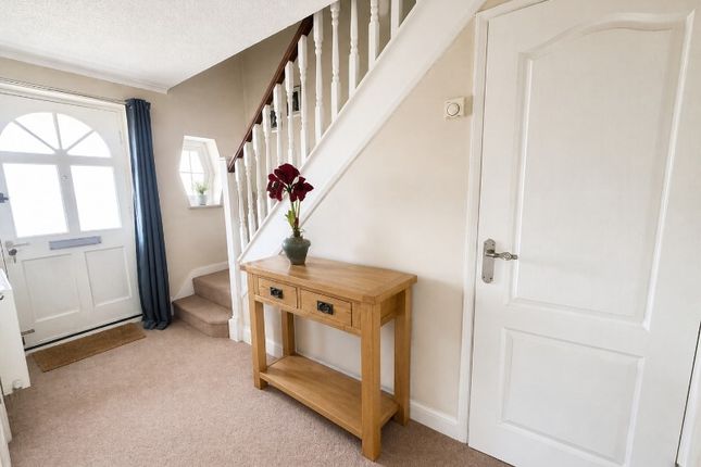 101 Cranbrook Drive, Maidenhead photo 2