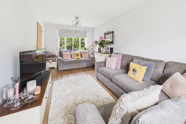11, Willow Edge, Gloucester photo 4