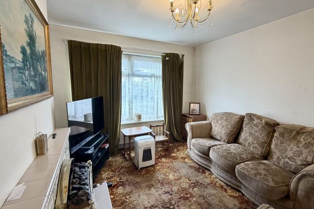 7, Crispin Drive, Sheffield photo 2