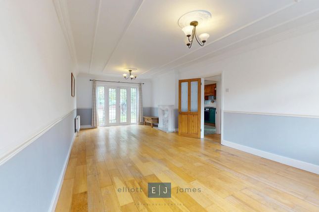 30, Parkmead, Loughton photo 4