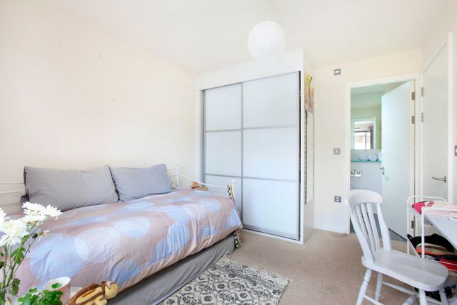 Flat for sale in Macaulay Road, Clapham, London