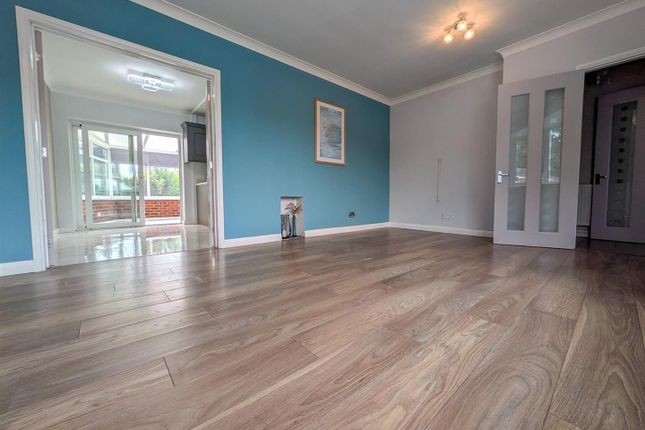 13, Chesterfield Way, Barwell photo 3
