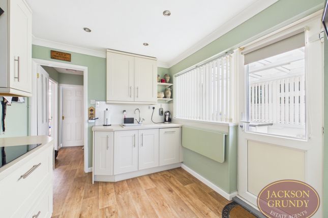3, Swann Dale Close, Daventry photo 2