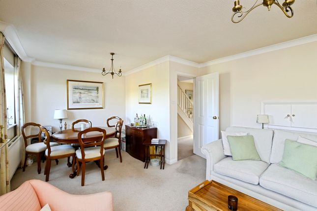 28, Derwent Close, Waterlooville photo 3