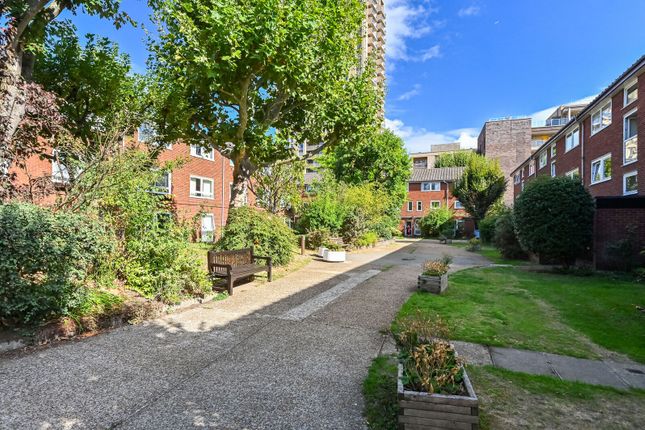 Regent Square, E3, Bow photo 2