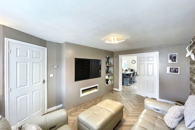 28, Springbank, Peterlee photo 4