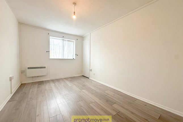 Copenhagen Close, Luton photo 2