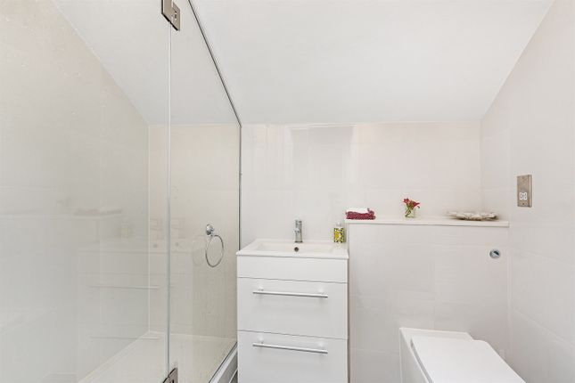 Flat 4, 23 Roland Gardens, London photo 2