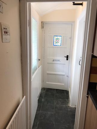 Cottage to rent in Frizinghall Road, Bradford