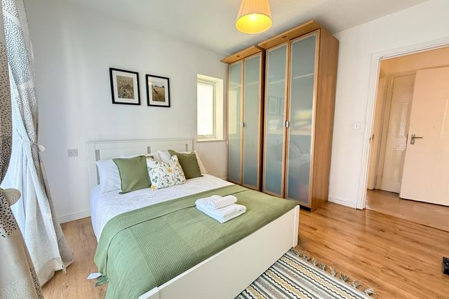 53, Pier Way, London photo 3