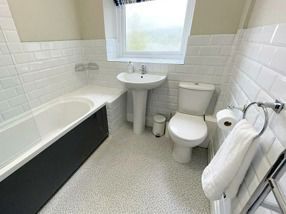 Harefield Close, Eastburn photo 4