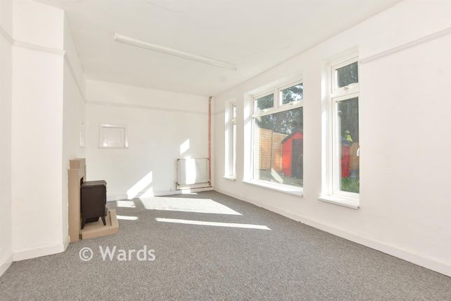 8, Tennyson Place, Folkestone photo 3